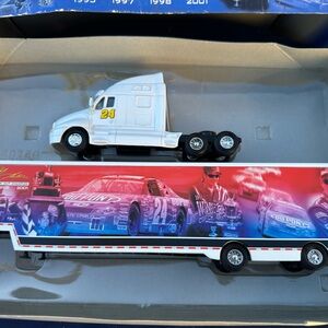 Jeff Gordon #24 2002 1:64 DuPont Souvenir Rig NASCAR Action Hauler